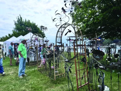Art on the Rocks, Outback, draws thousands to lakeshore